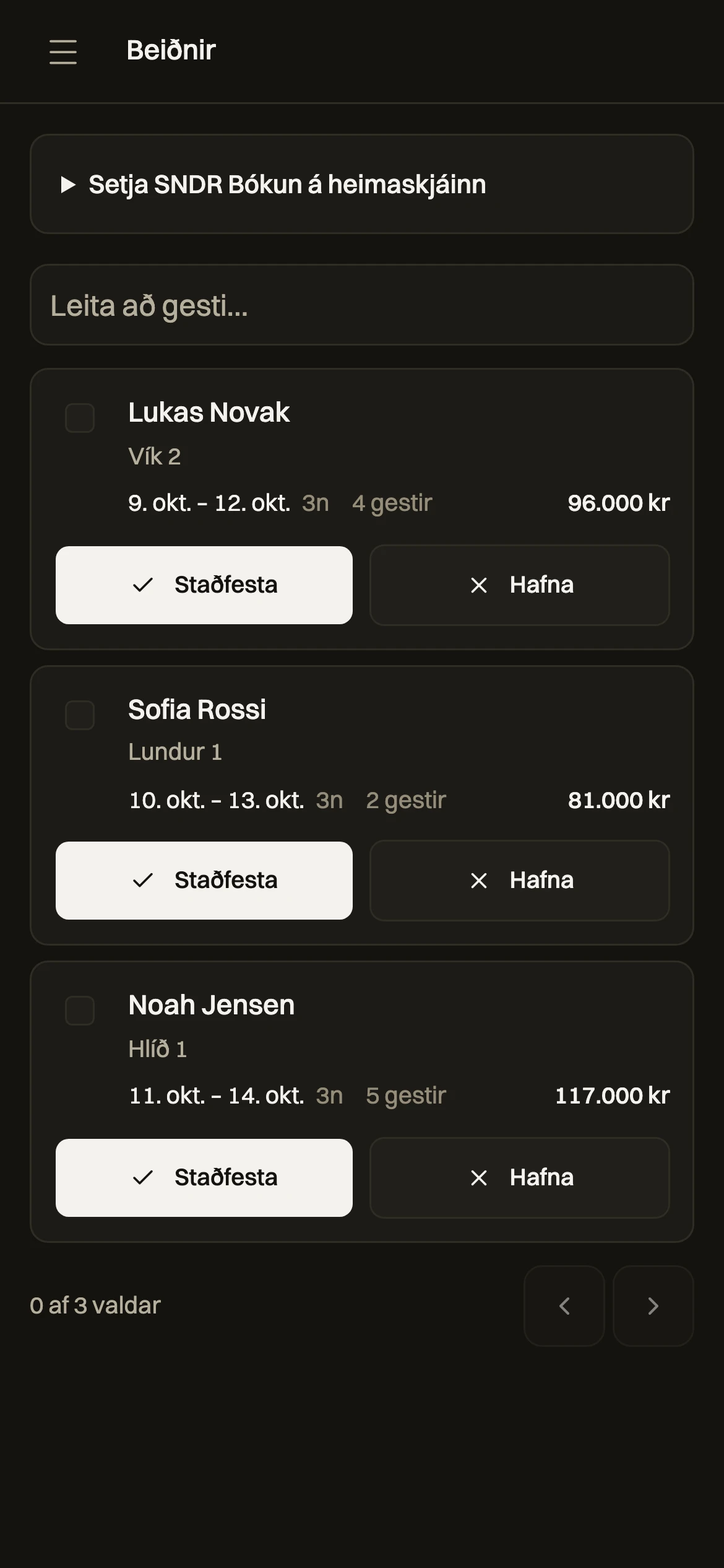 Þrjár bókunarbeiðnir í Dæmavík með hnöppum til að staðfesta eða hafna í símanum