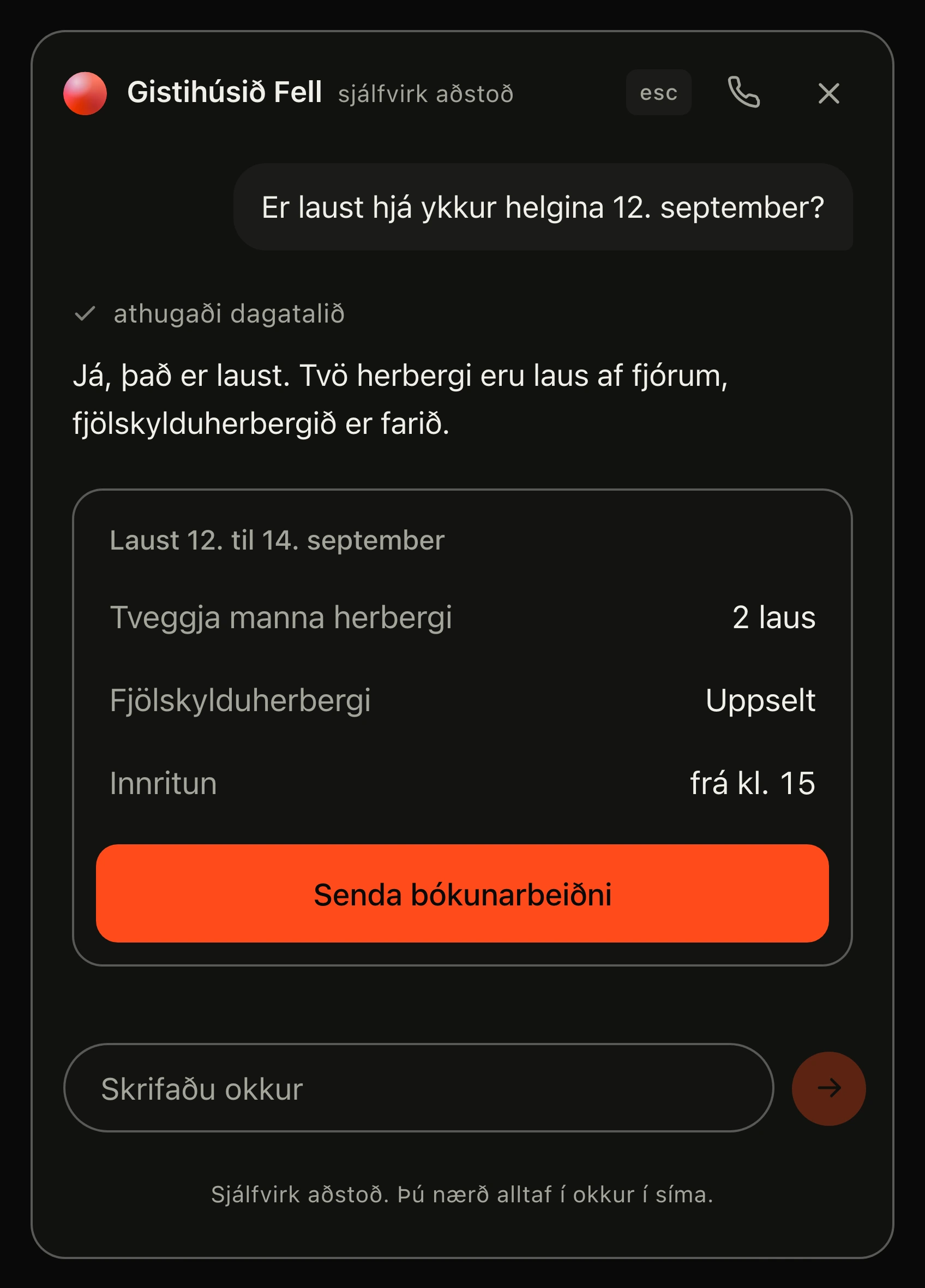 Aðstoðarmaðurinn athugar hvað er laust